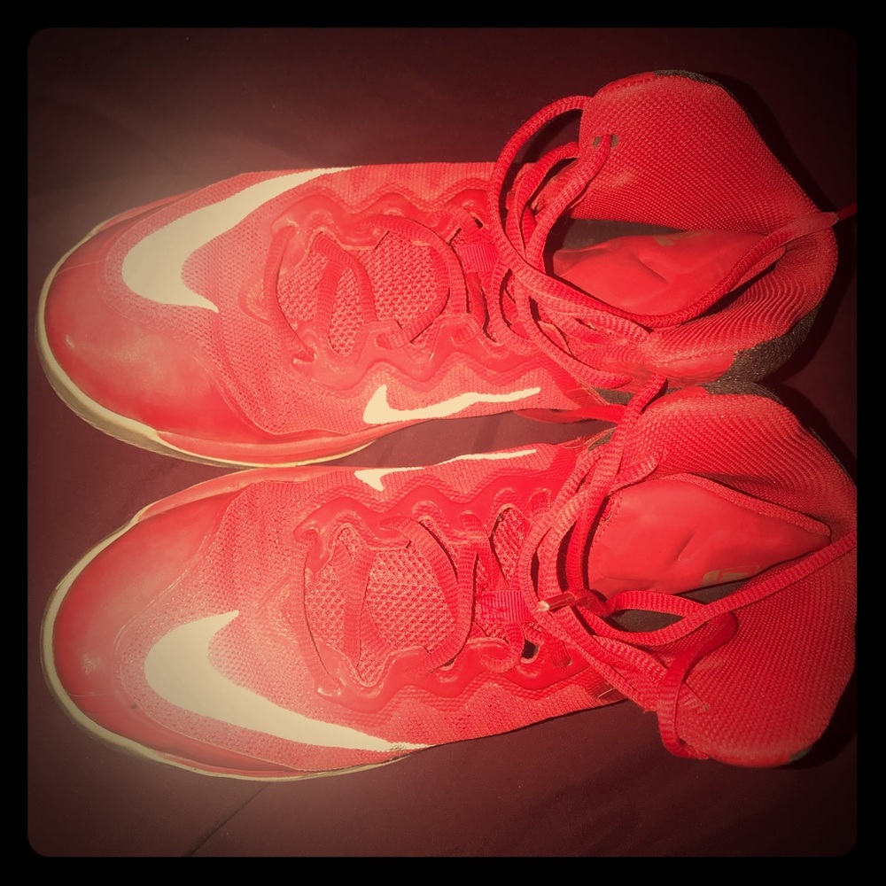 Used Red Men’s Nike’s
